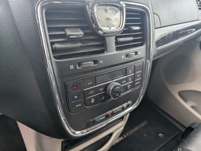 2016 Chrysler Town & Country Touring-L