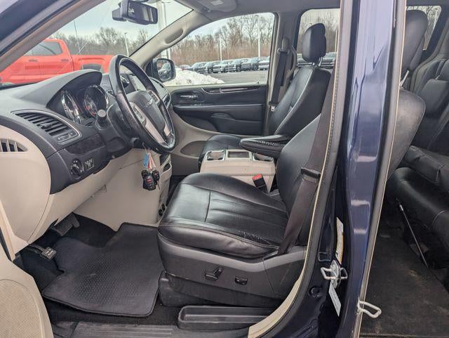 2016 Chrysler Town & Country Touring-L