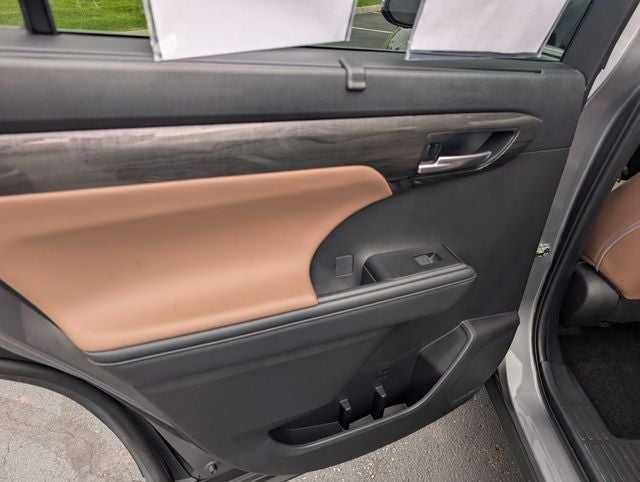 2025 Toyota Highlander Hybrid Limited 25th Edition