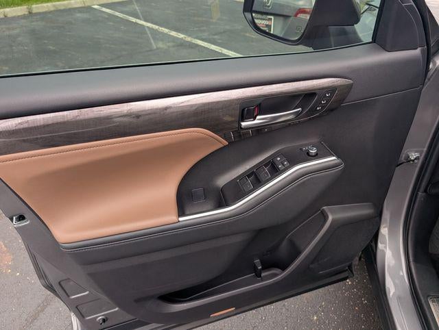 2025 Toyota Highlander Hybrid Limited 25th Edition