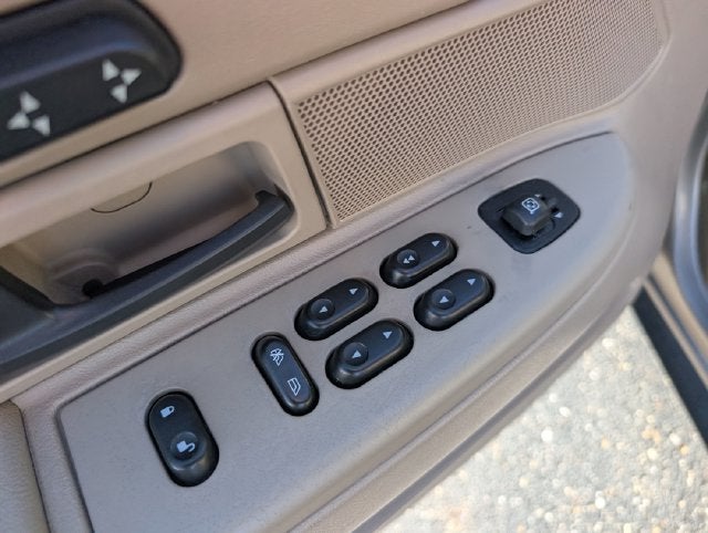 2004 Ford Crown Victoria LX