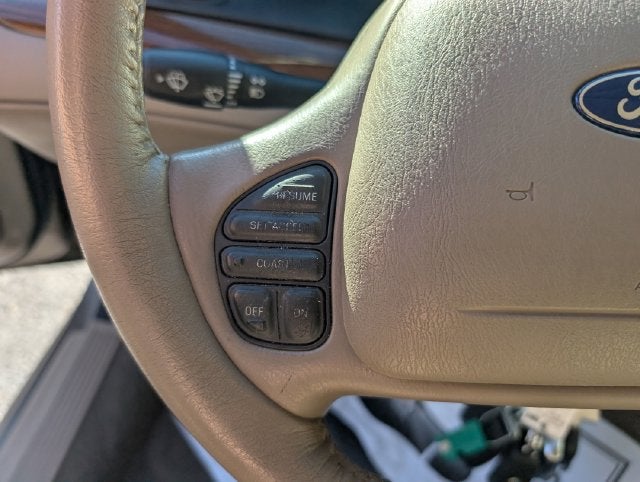 2004 Ford Crown Victoria LX