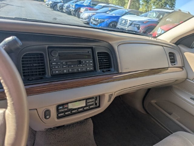 2004 Ford Crown Victoria LX