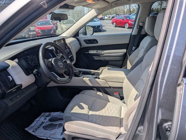 2024 Nissan Pathfinder SV