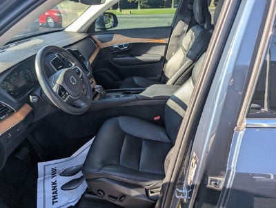 2021 Volvo XC90 Momentum