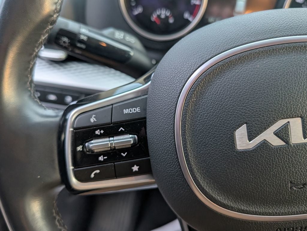 2024 Kia Carnival LX