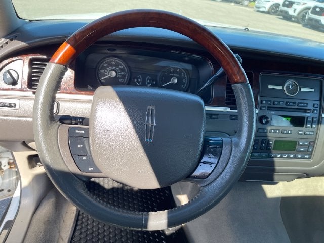 2007 Lincoln Town Car Signature Limited
