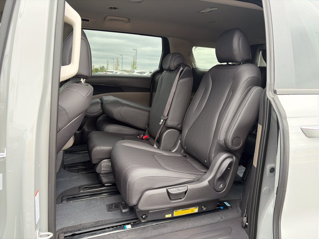 2027 Kia Carnival LXS