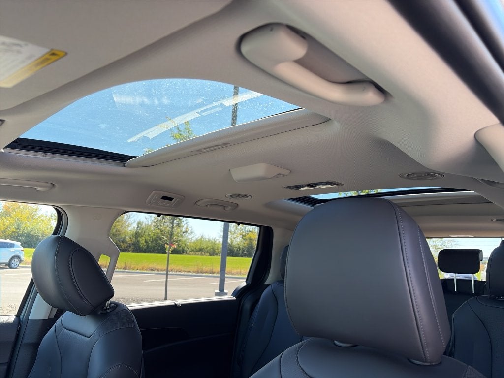 2027 Kia Carnival SX