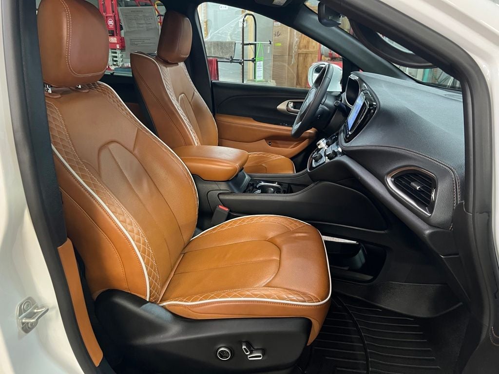 2024 Chrysler Pacifica Hybrid Pinnacle