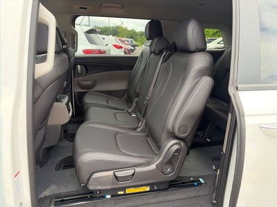 2026 Kia Carnival Base