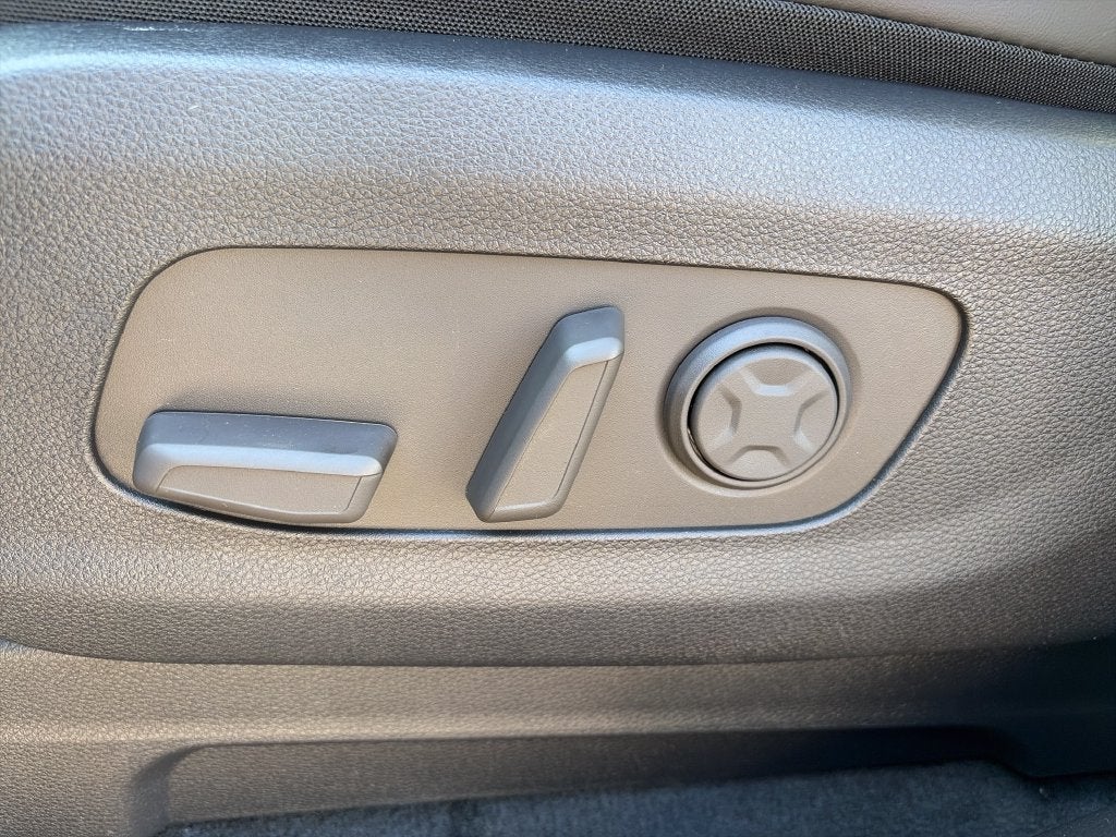 2027 Kia Carnival Hybrid LXS