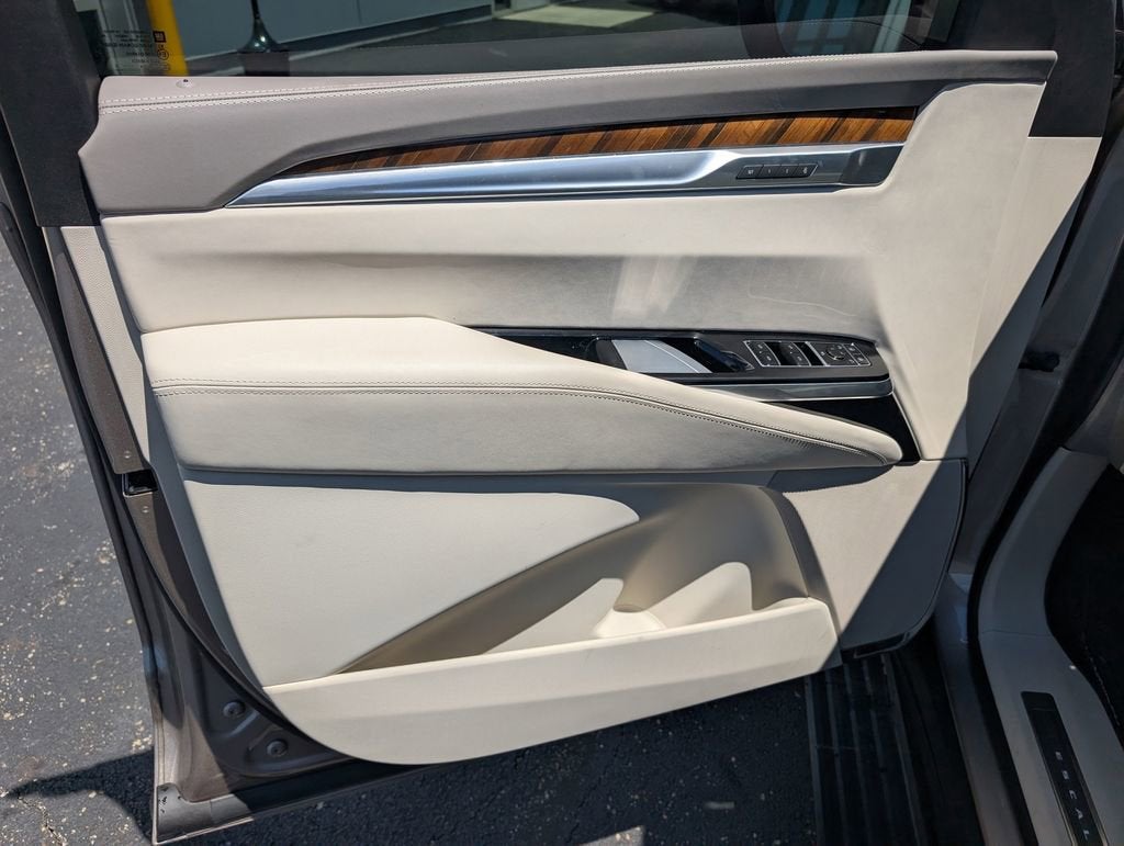 2025 Cadillac Escalade Sport Platinum