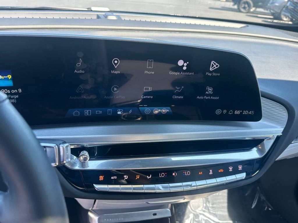 2024 Cadillac LYRIQ Luxury 2