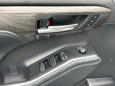 2025 Toyota Highlander Hybrid Platinum