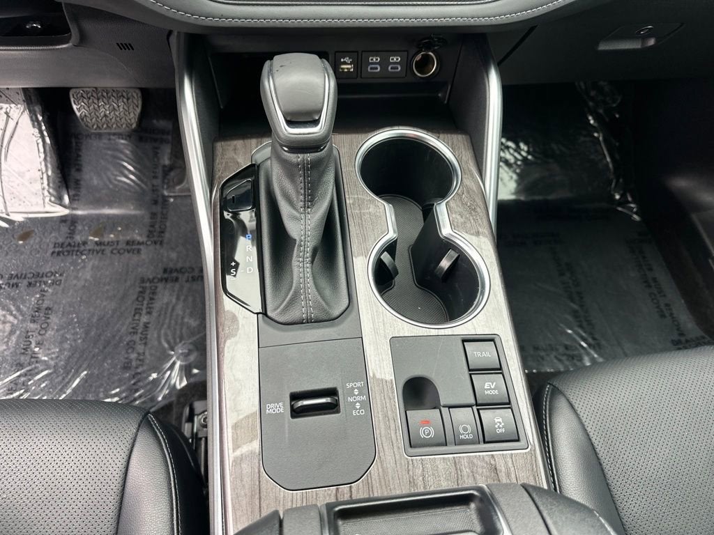 2025 Toyota Highlander Hybrid Platinum